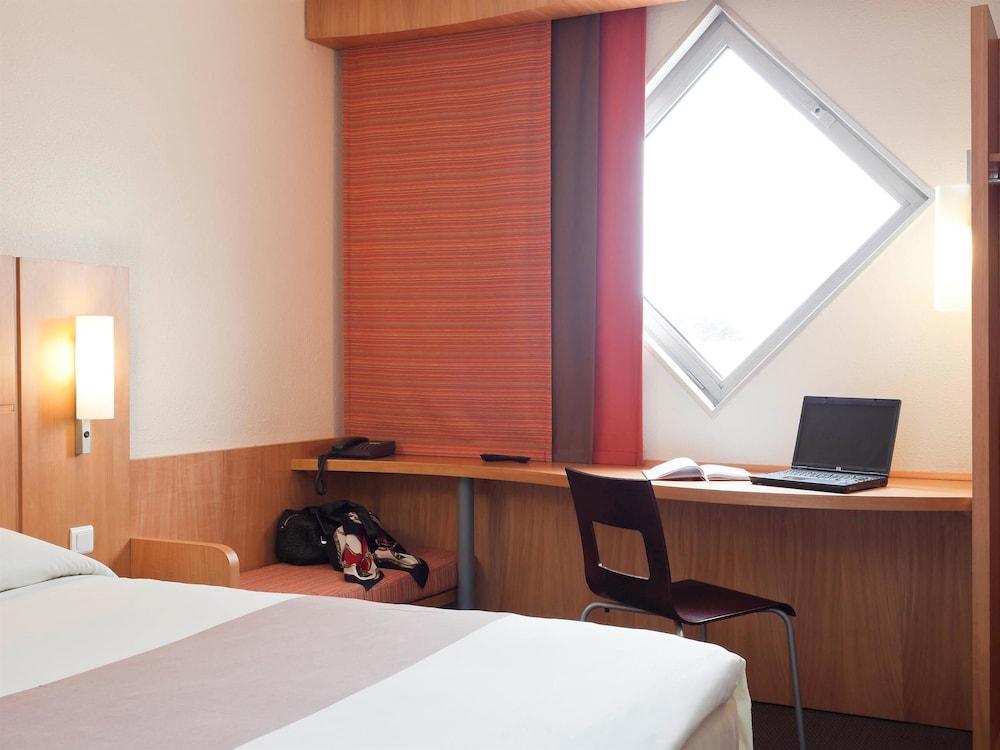 Отель Ibis Styles Abidjan Marcory Экстерьер фото