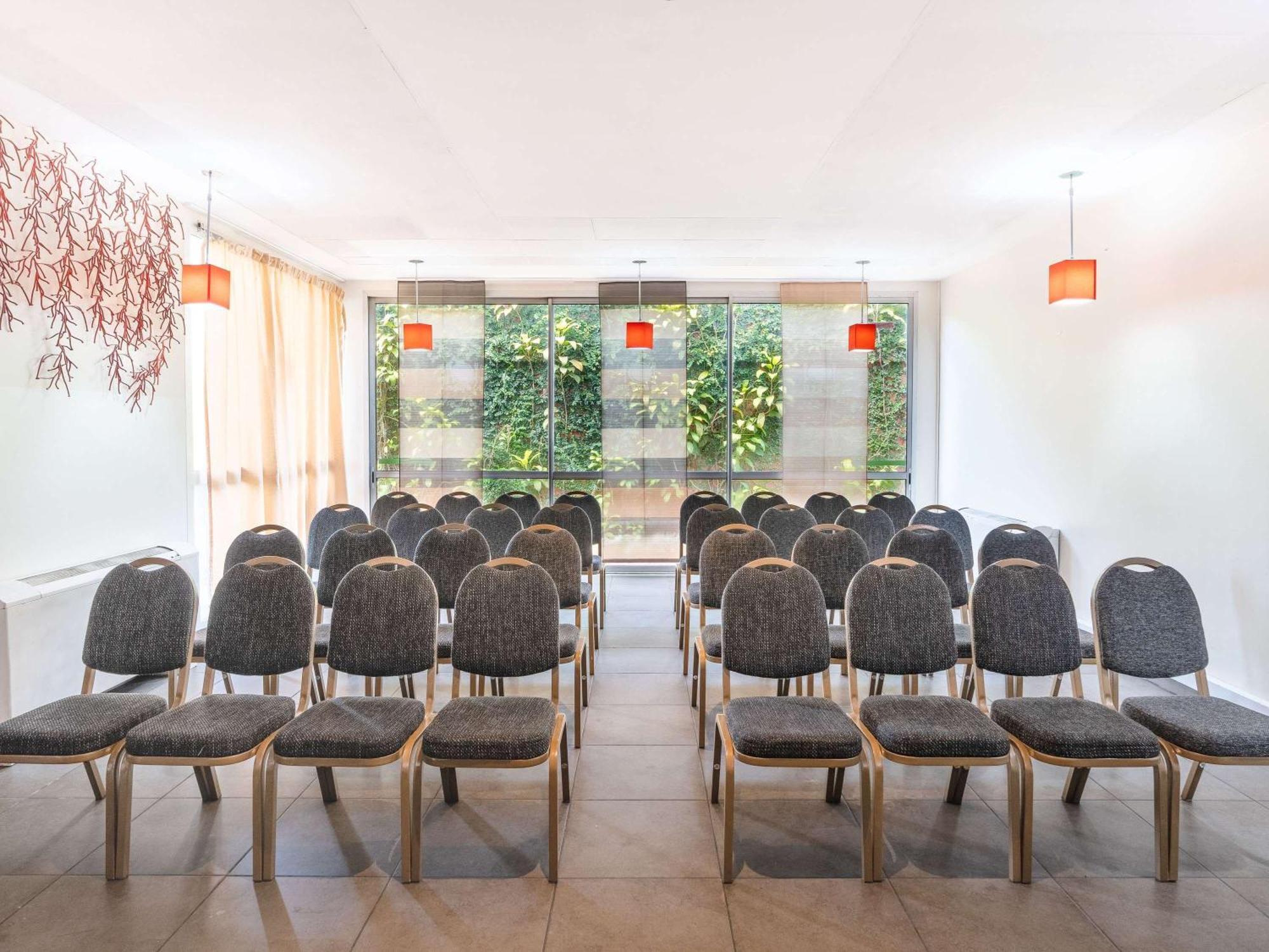 Отель Ibis Styles Abidjan Marcory Экстерьер фото