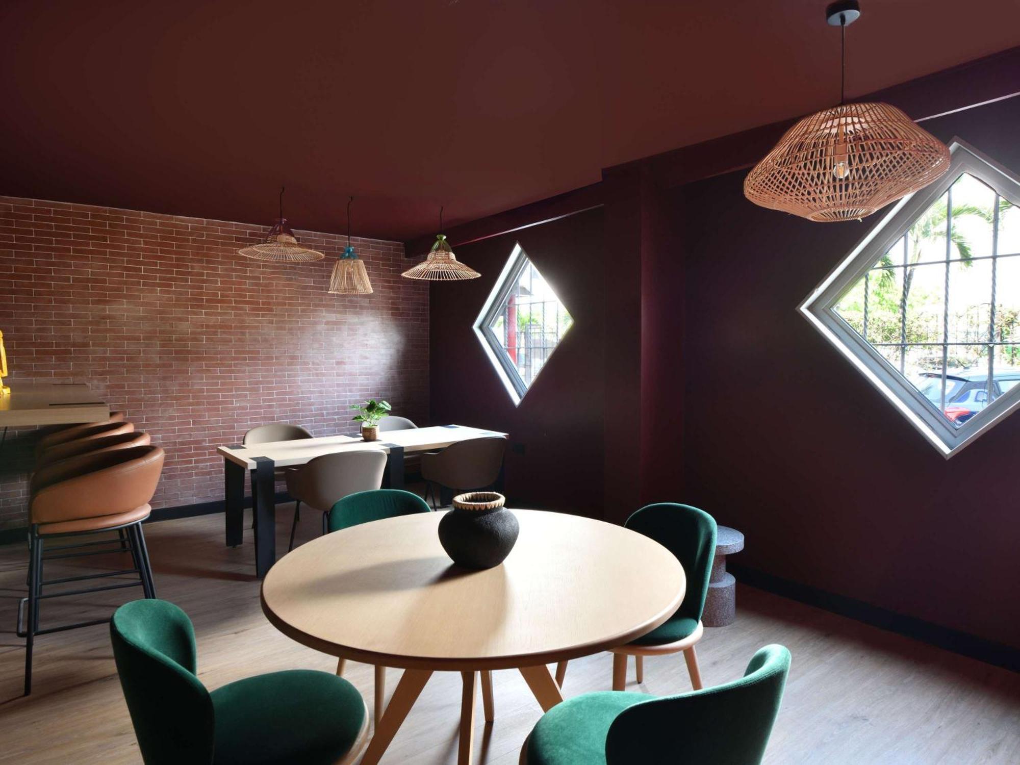 Отель Ibis Styles Abidjan Marcory Экстерьер фото